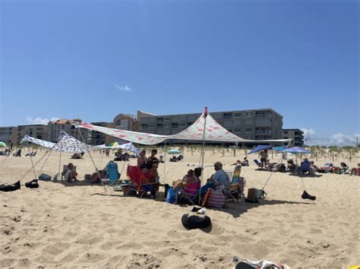 Are canopies allowed on South Beach?