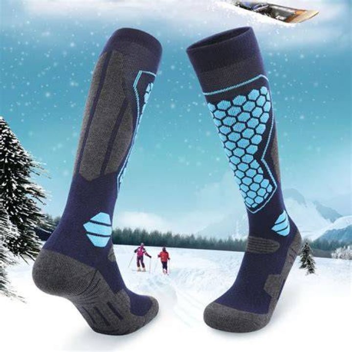 Are cotton socks good for skiing?
