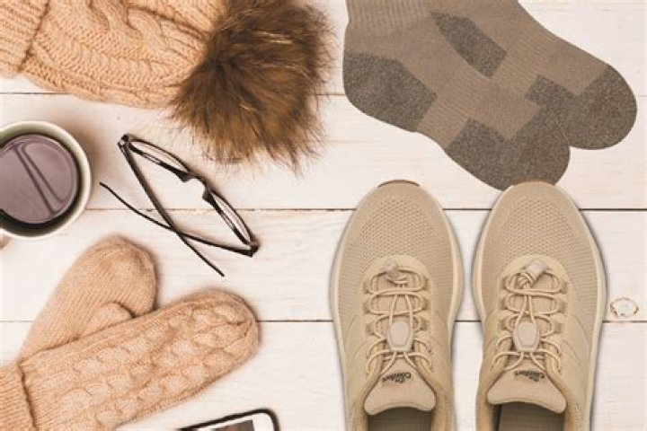 Are feet smaller in winter?