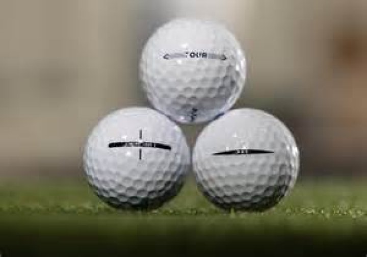 Are golf balls different weights?