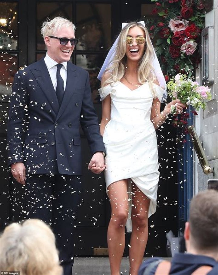 Are Jennifer Jones and Brent Laing married?