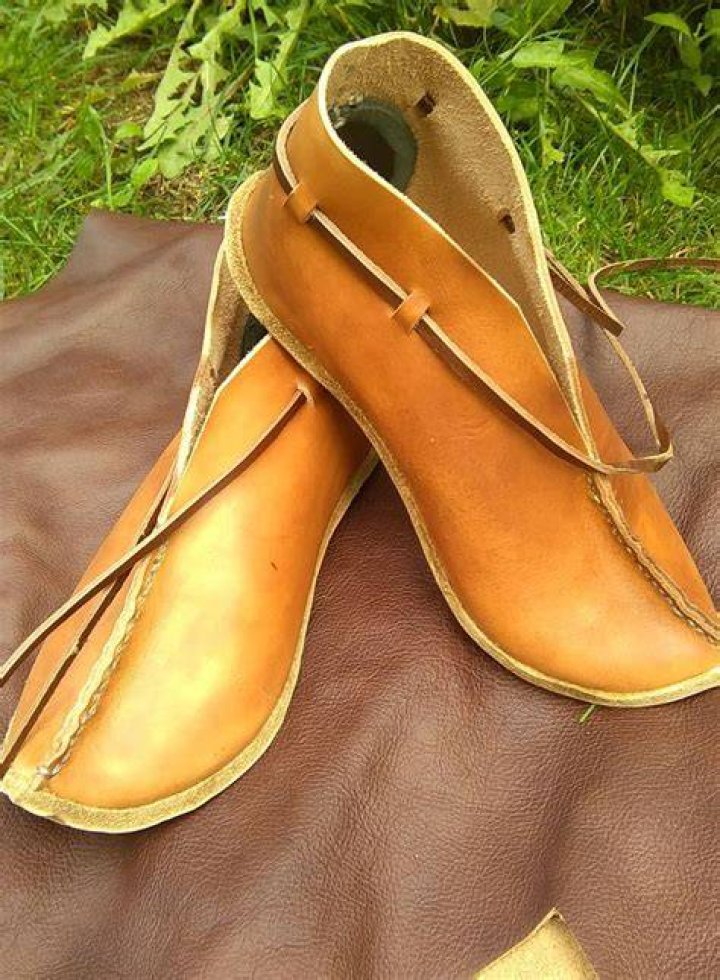 Are Mephisto shoes hand made?