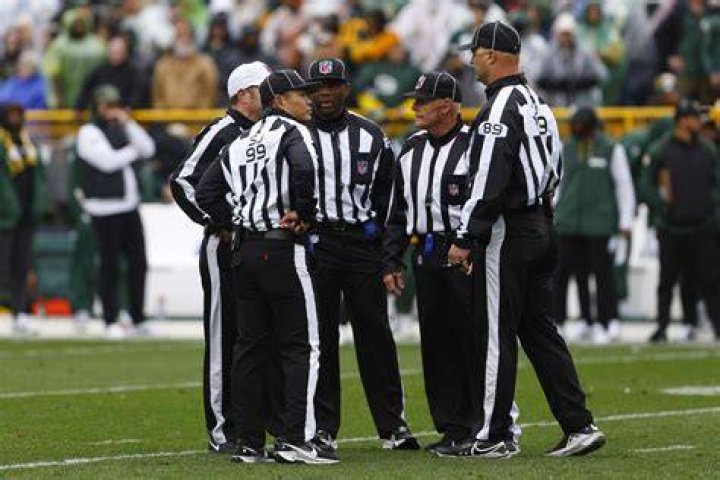 Are NFL refs full time refs?