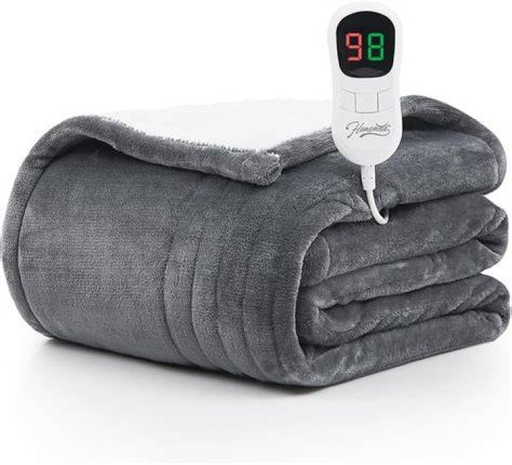 Are polyester blankets warm?