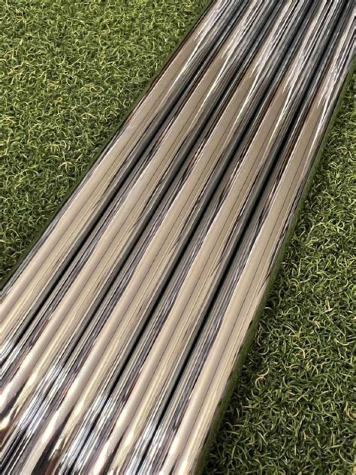 Are putter shafts straight?