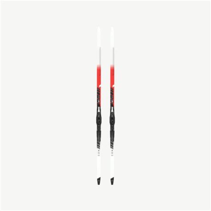 Are skate skis Waxless?