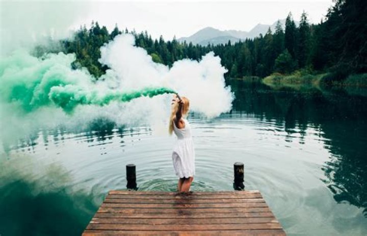Are smoke bombs toxic?