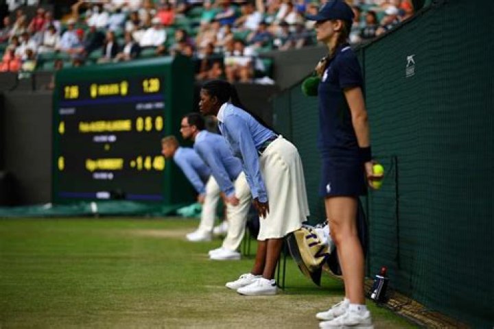 Are there any line judges at Australian Open?