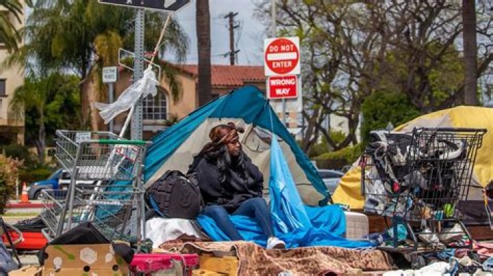 Are there homeless in Calabasas?
