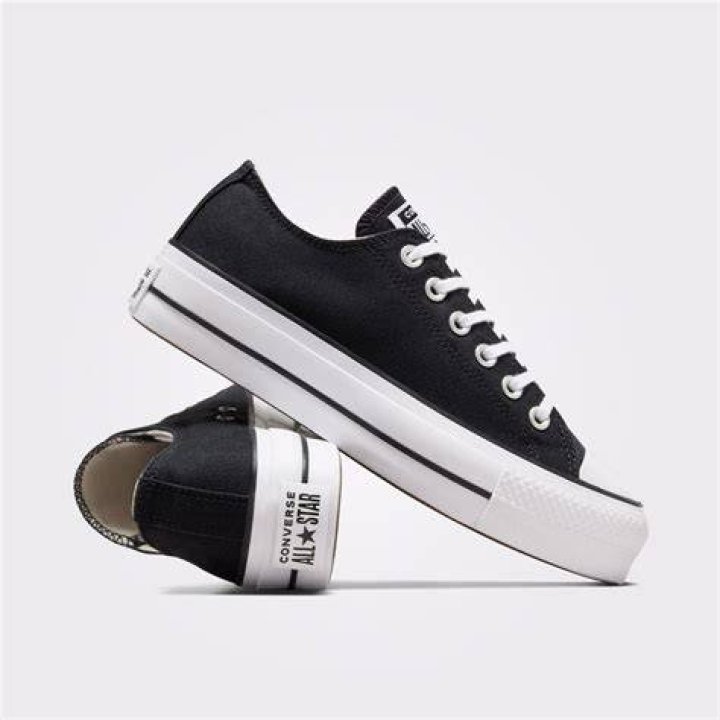 Are Vans wider than converse?