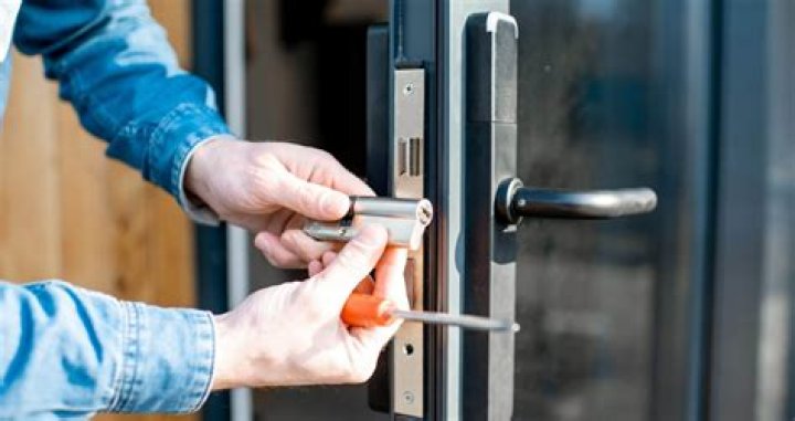Can a lodger have a lock on their door?