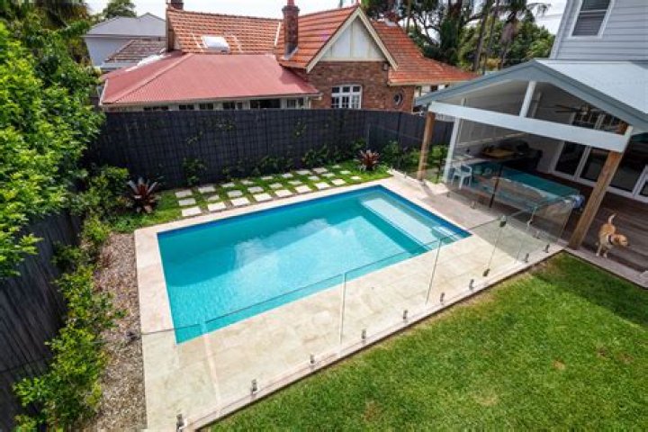 Can a pool be painted underwater?