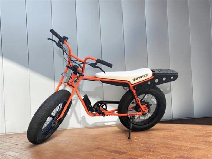 Can a Super73 carry two people?