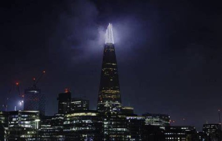 Can children wear trainers to the Shard?