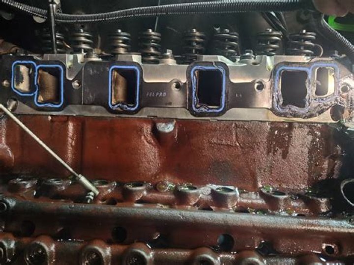 Can dirty oil affect acceleration?