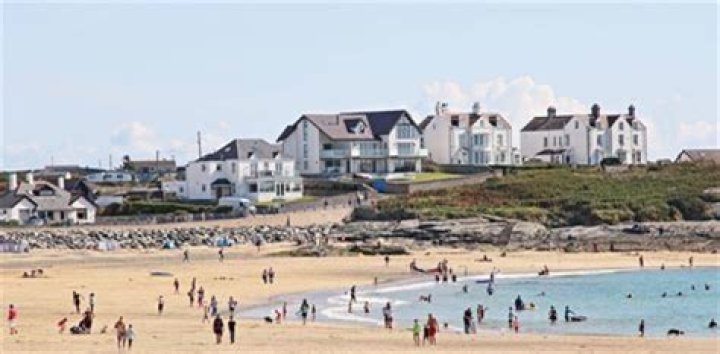 Can dogs go on the beach at Trearddur Bay?