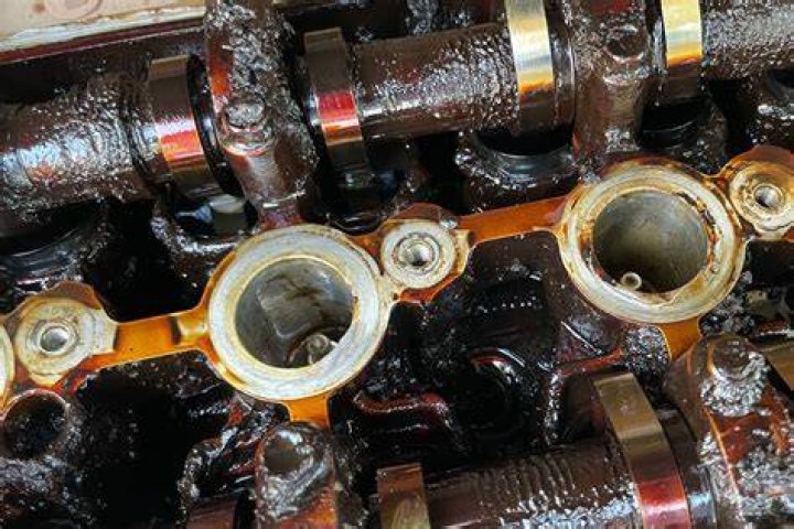 Can engine sludge be fixed?