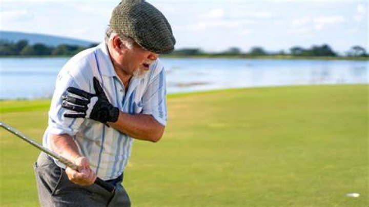 Can golf cause rib pain?