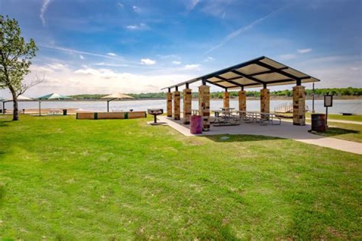 Can I fish at Lettuce Lake Park?