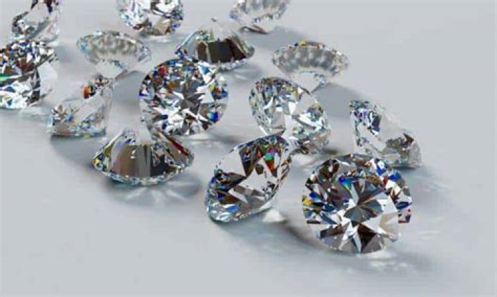 Can I pass off my moissanite as a diamond?