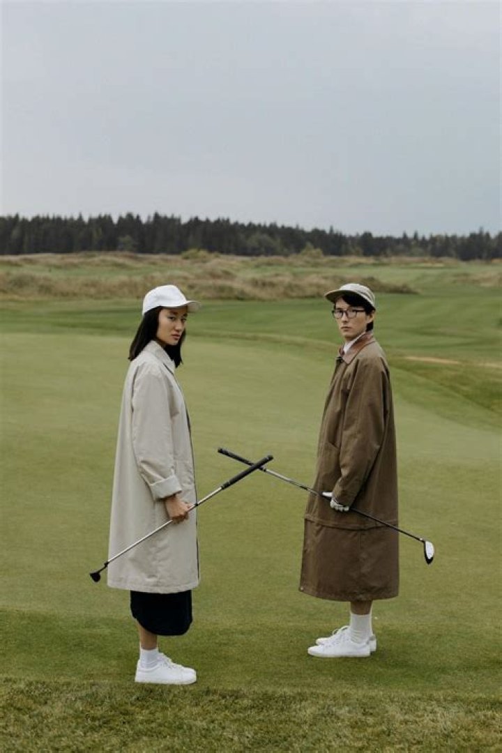 Can I take golf clubs on a plane?