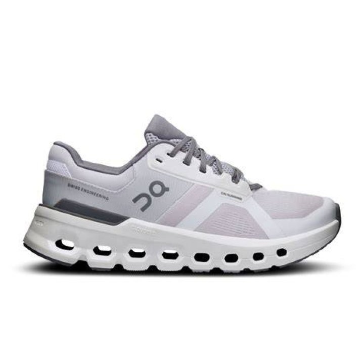 Can I wear running shoes for tennis?