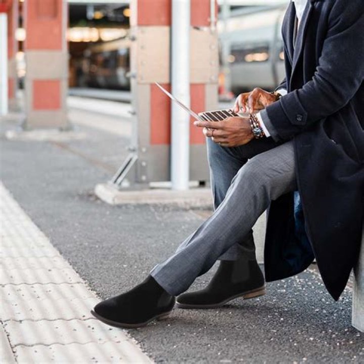 Can I wear suede in the snow?