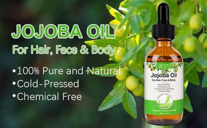 Can jojoba oil be used as lip gloss?