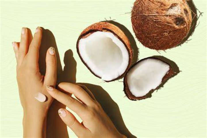 Can oily skin use coconut oil on face?
