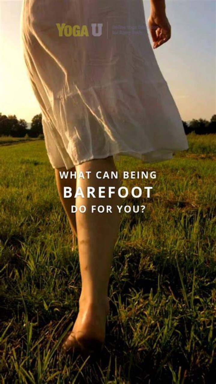 Can PGA players play barefoot?