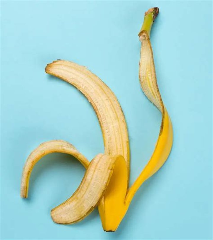 Can pigs eat banana peels?