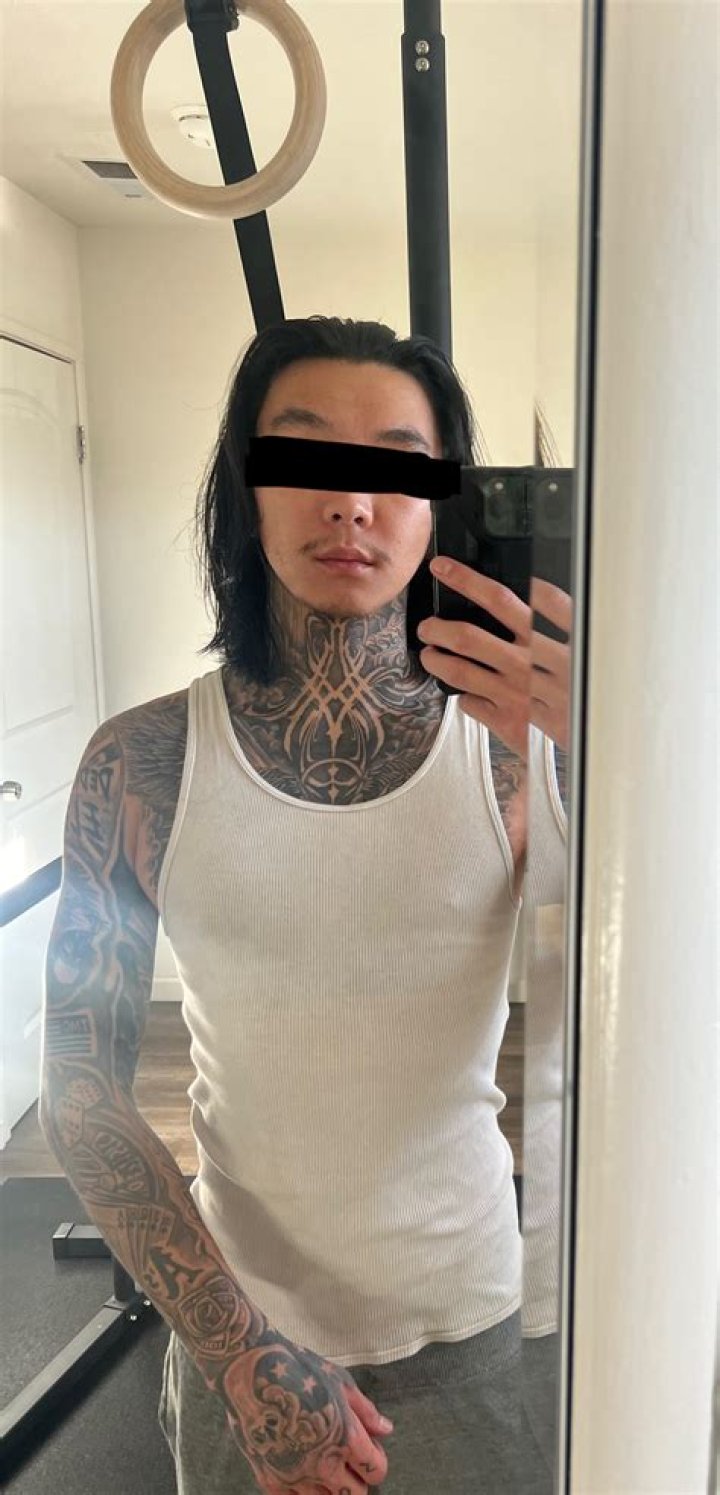 Can pitchers have tattoos?