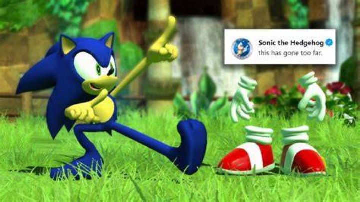 Can Sonic run without his shoes?