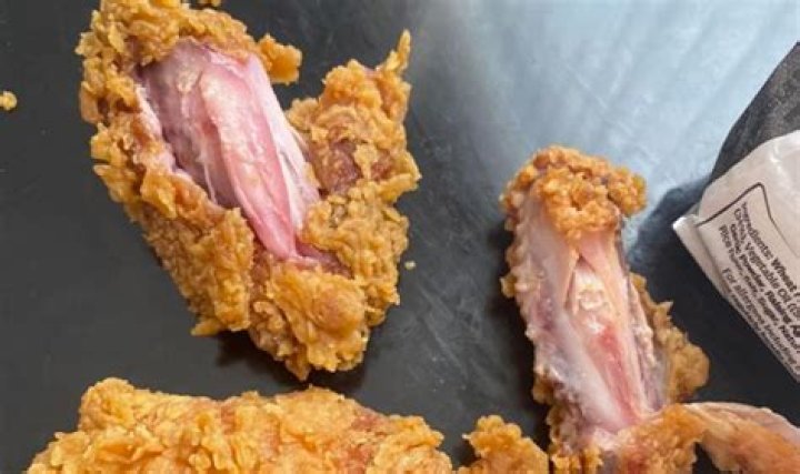 Can uncooked chicken have worms?