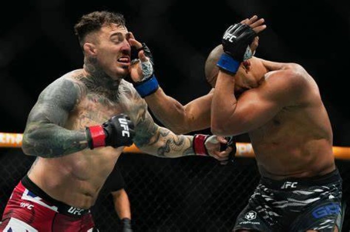 Can you bend fingers in UFC?