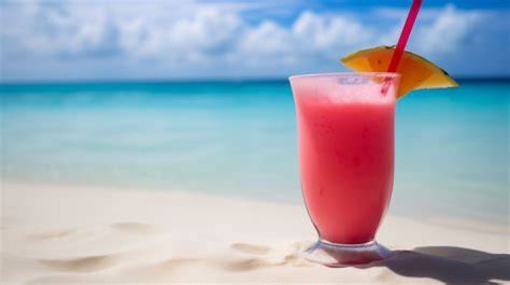 Can you drink on beach in Miami?