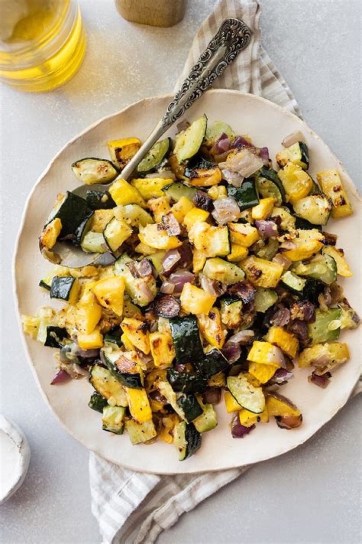 Can you eat small zucchini?