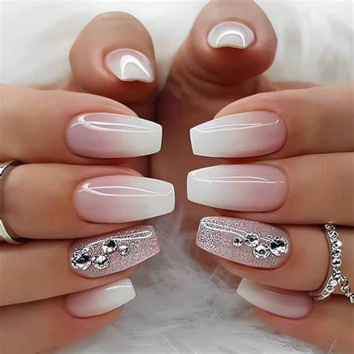 Can you have acrylic nails working in a cafe?