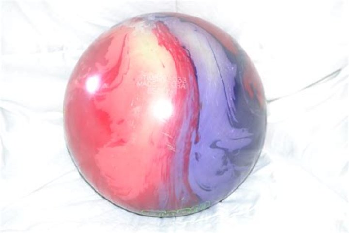 Can you put powder on your bowling ball?