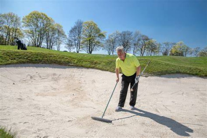 Can you rake a bunker before your shot?