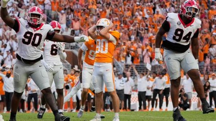 Can you return a missed field goal in high school?