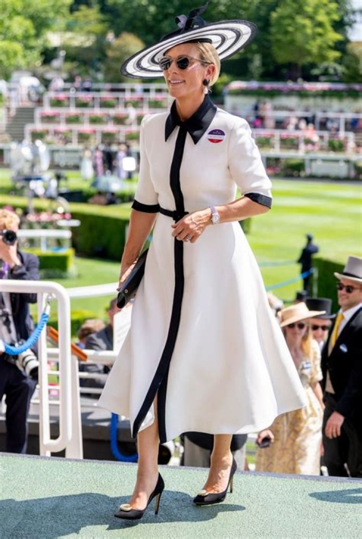 Can you show cleavage at ascot?