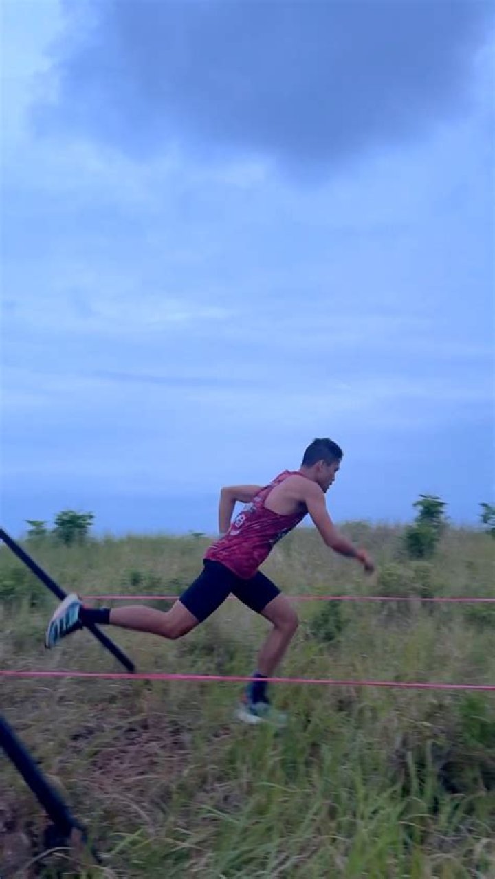 Can you tag a runner with an empty glove?