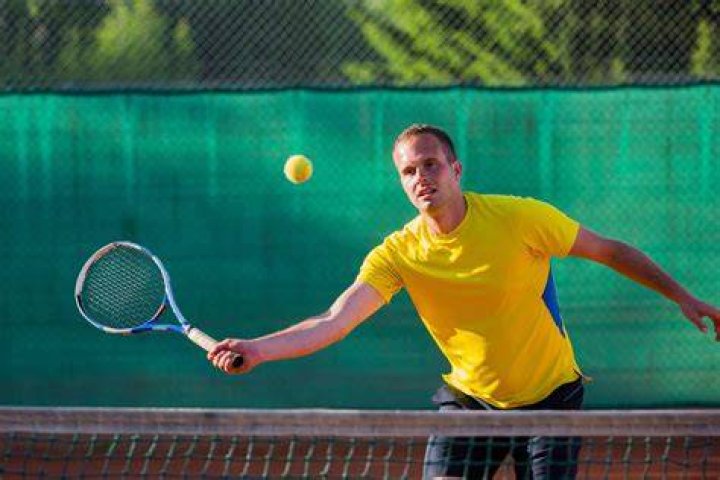 Can you teach yourself to play tennis?