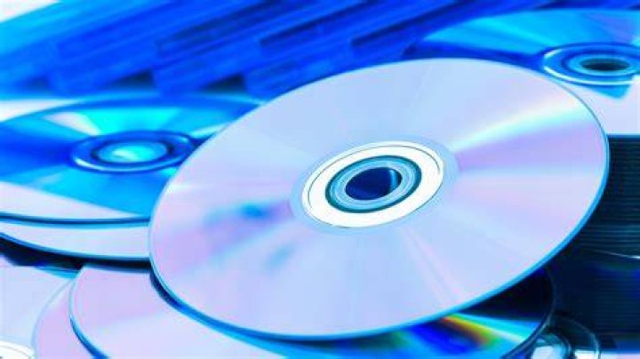 Can you use alcohol to clean Blu-ray discs?
