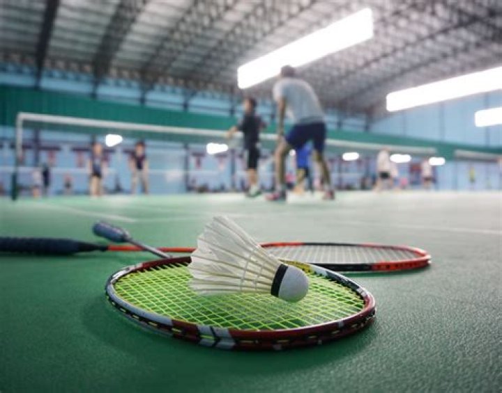 Can you use two racquets in badminton?