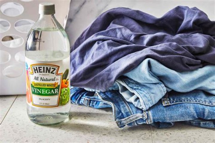 Can you use white vinegar on stainless steel?