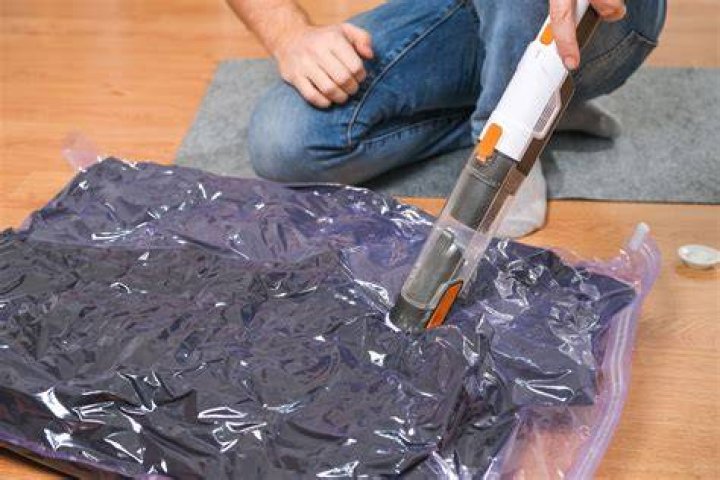 Can you vacuum ski wax?