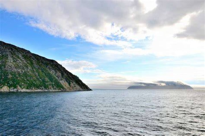 Can you walk between the Diomede Islands?