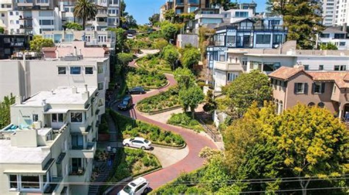 Can you walk Lombard Street?